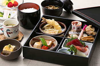 特製弁当「華-はな-」2,200円